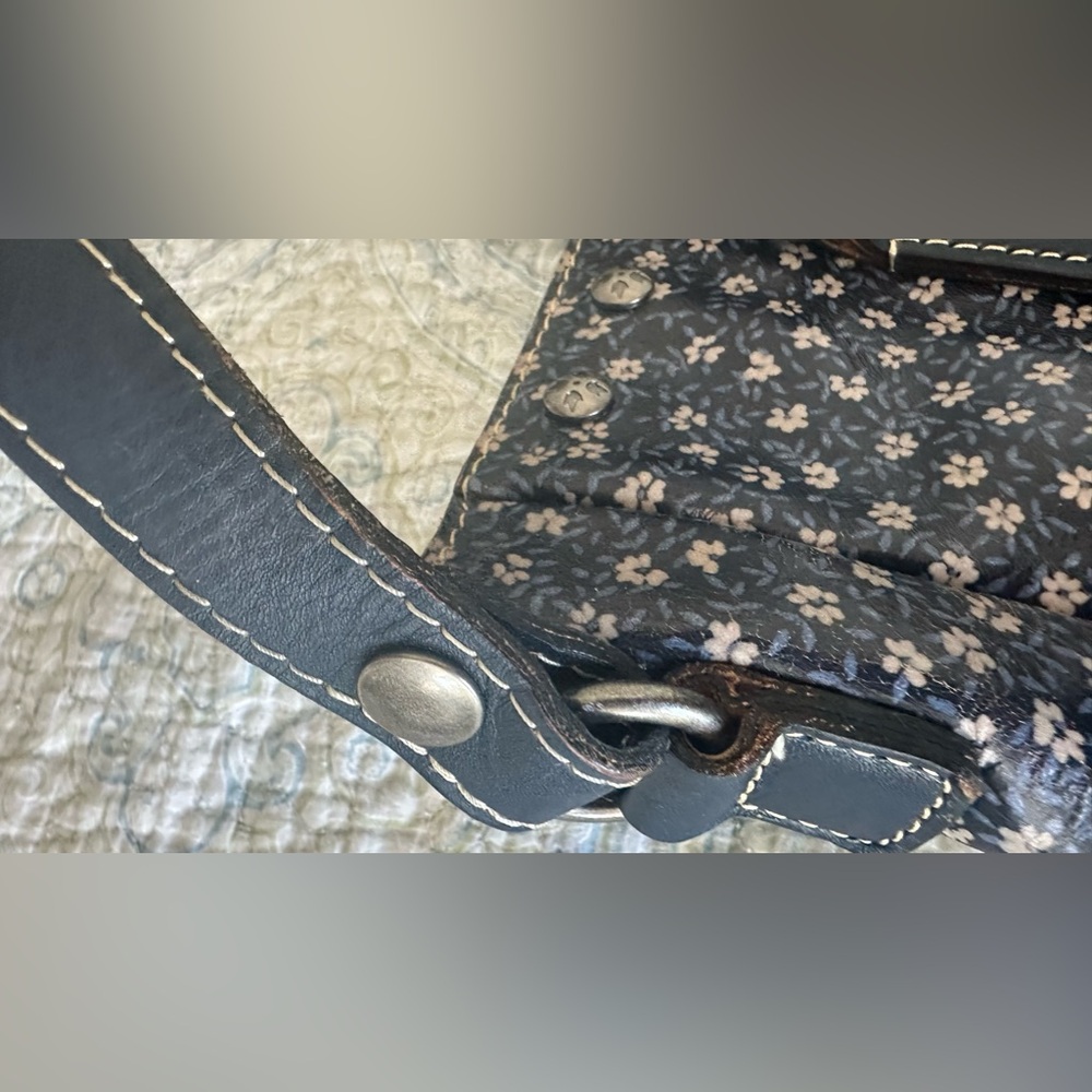 Patricia Nash Denim & Daisies Bag - Picture 3 of 16